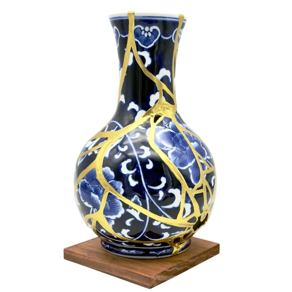 Kintsugi Vase Chinese Porcelain Gold Crack Art Personal Growth Anniversary Gift